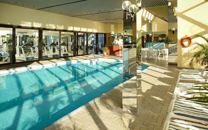 Piscine-Hotel-Chateau-Champlain